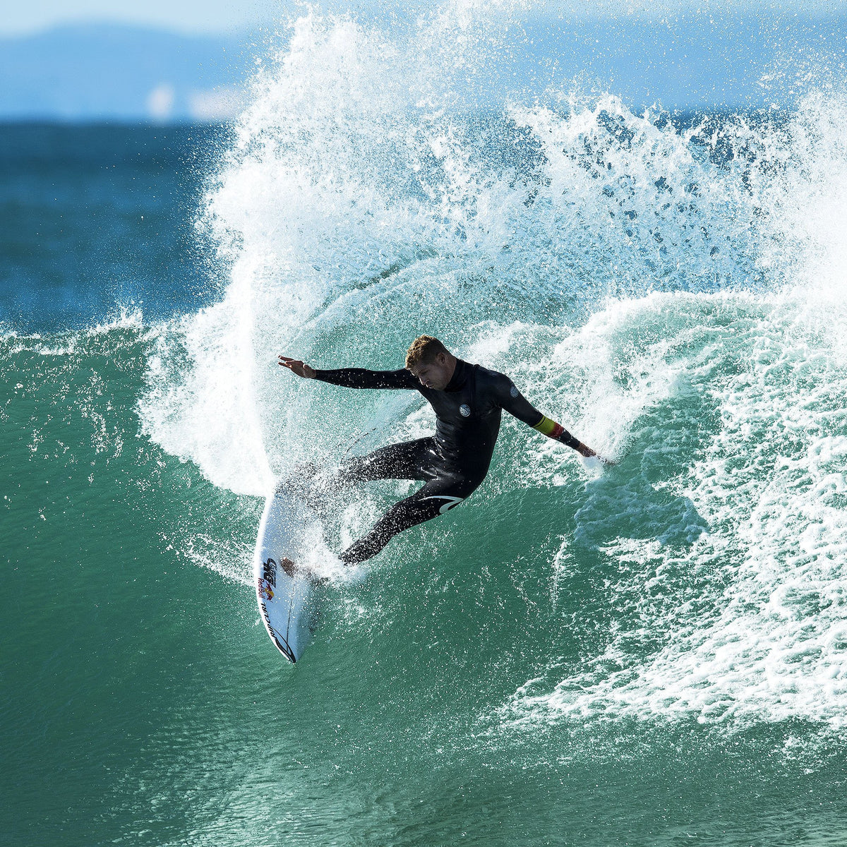 fcs-ii-FCSII_MF_LARGE_B_W_TRI_1200x_39db6339-e468-47ba-89e8-6e1b6bf10cea-mick-fanning-surfboard-fin-large-galway-ireland-blacksheepsurfco-MICK-SURFING-TURN